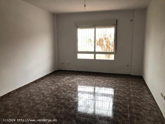 Adosado de 4 habitaciones en venta en Ceuti. - MURCIA