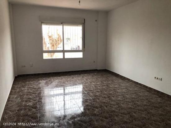 Adosado de 4 habitaciones en venta en Ceuti. - MURCIA