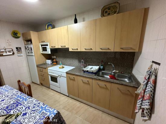 OPORTUNIDAD INVERSORES: CASA GRANDE ADOSADA CON 6 DORMITORIOS!! - MURCIA