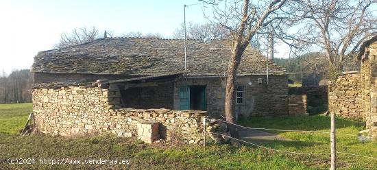  se vende casa de piedra para reformar en loentia castro de rei - LUGO 