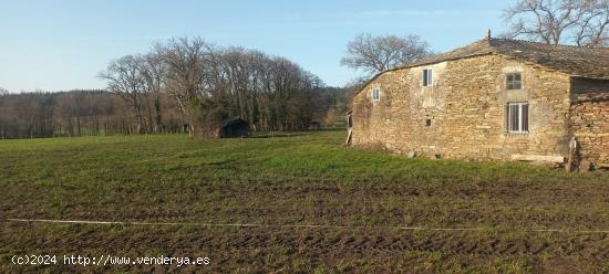 se vende casa de piedra para reformar en loentia castro de rei - LUGO