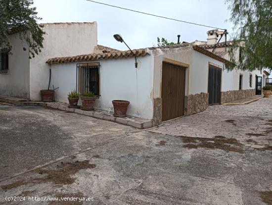 Casa de Campo con siete dormitorios y garaje en zona de La Parroquia - MURCIA