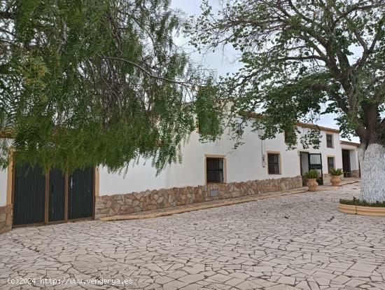 Casa de Campo con siete dormitorios y garaje en zona de La Parroquia - MURCIA