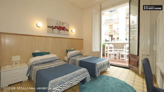 Acogedor apartamento de 2 dormitorios con terraza en alquiler en El Raval - BARCELONA