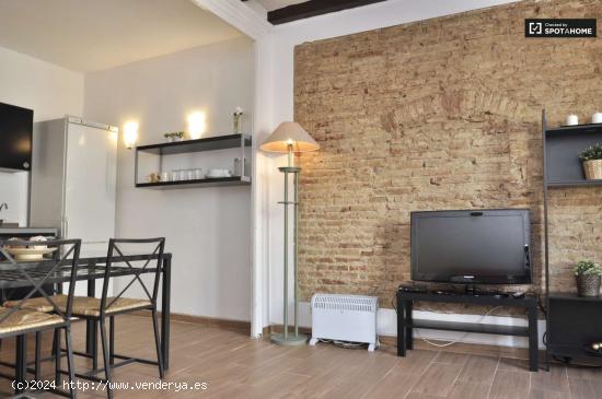 Elegante apartamento de 1 dormitorio con balcón en alquiler en El Raval - BARCELONA