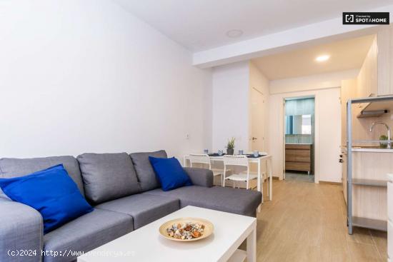 Slick apartamento de 1 dormitorio en alquiler en Sants - BARCELONA