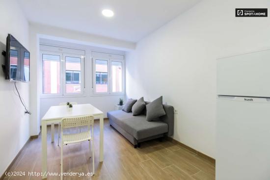 Slick apartamento de 1 dormitorio en alquiler en Sants - BARCELONA