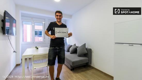 Slick apartamento de 1 dormitorio en alquiler en Sants - BARCELONA