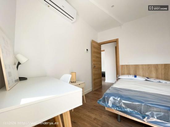 Alquiler de habitaciones en apartamento de 8 dormitorios en Vista Alegre - MADRID