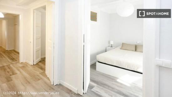 Apartamento de 3 dormitorios en alquiler en Ciutat Vella - BARCELONA