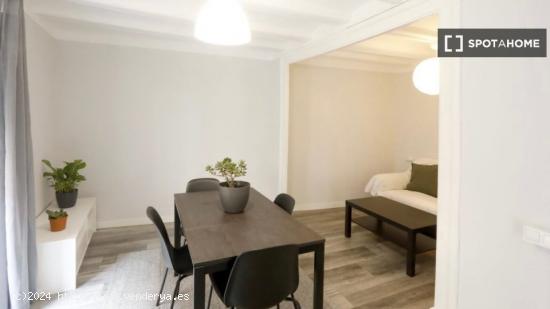 Apartamento de 3 dormitorios en alquiler en Ciutat Vella - BARCELONA