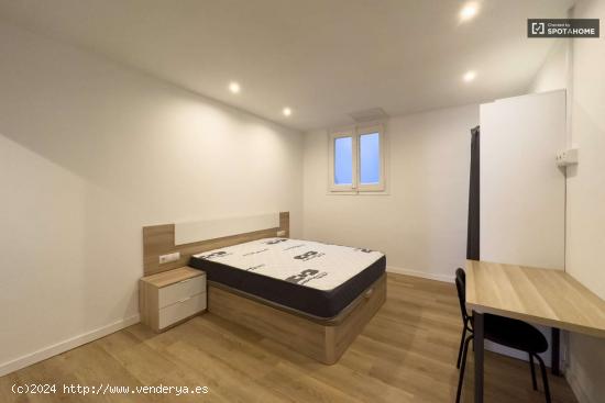  Se alquila habitación en piso de 7 habitaciones en Coliving en Eixample - BARCELONA 