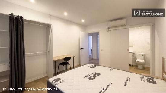 Se alquila habitación en piso de 7 habitaciones en Coliving en Eixample - BARCELONA