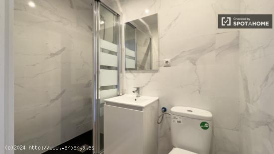 Se alquila habitación en piso de 7 habitaciones en Coliving en Eixample - BARCELONA