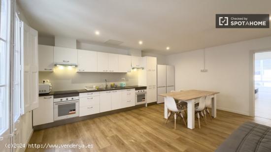 Se alquila habitación en piso de 7 habitaciones en Coliving en Eixample - BARCELONA