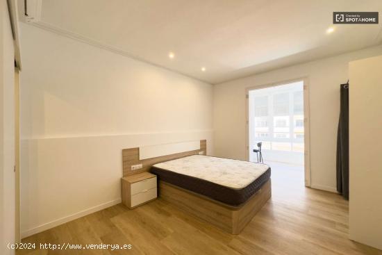  Se alquila habitación en piso de 7 habitaciones en Coliving en Eixample - BARCELONA 