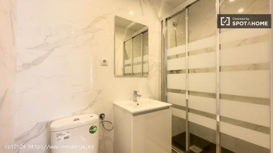 Se alquila habitación en piso de 7 habitaciones en Coliving en Eixample - BARCELONA