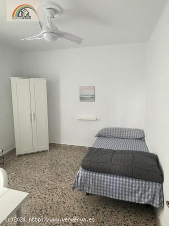 HABITACIÓN DISPONIBLE EN FEBRERO PARA CHICAS - CORDOBA