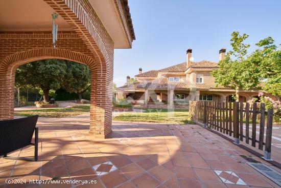 Chalet independiente en venta en Urbanización Este-Montepríncipe, Boadilla del Monte, Madrid. - MA