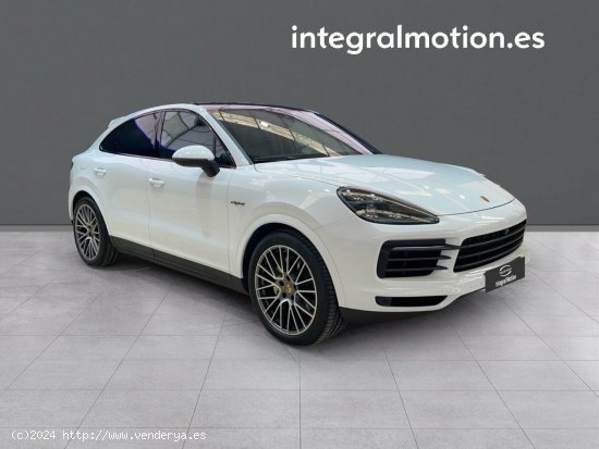 Porsche Cayenne Coupé E-Hybrid Platinum Edition - Sada