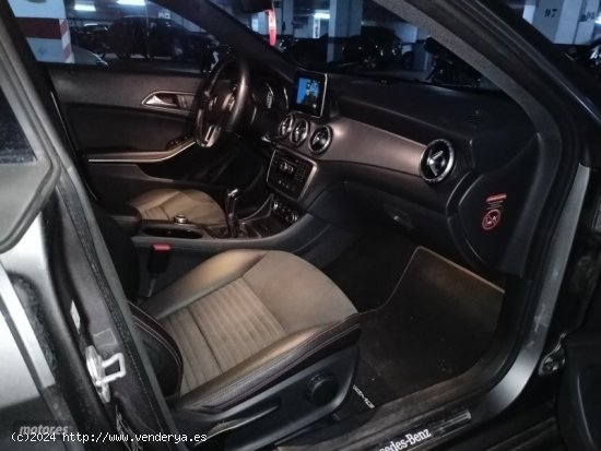 Mercedes Clase CLA CLA 200 AMG LIEN de 2014 con 200.000 Km por 18.000 EUR. en Barcelona