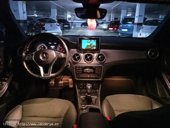 Mercedes Clase CLA CLA 200 AMG LIEN de 2014 con 200.000 Km por 18.000 EUR. en Barcelona