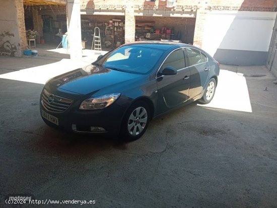  Opel Insignia Excellance de 2012 con 128.000 Km por 10.000 EUR. en Huesca 