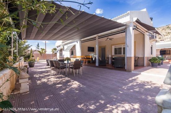 SE VENDE MARAVILLOSO CHALET EN URBANIZACIÓN BUENOS AIRES EN ELCHE!! - ALICANTE