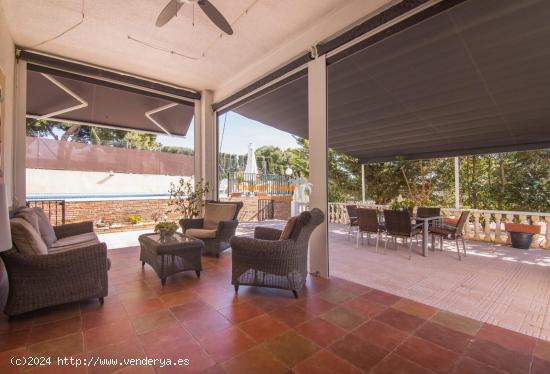 SE VENDE MARAVILLOSO CHALET EN URBANIZACIÓN BUENOS AIRES EN ELCHE!! - ALICANTE