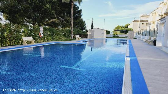 BUNGALO BAJO 3 DORMITORIOS , PISCINA, TORRELAMATA 119.900€ - ALICANTE