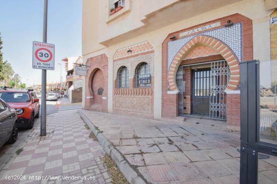 Restaurante totalmente instalado con licencia - GRANADA