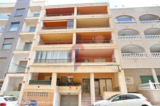 Se Vende Amplia Vivienda con Gran Terraza y Vistas al Mar en Guardamar del Segura - ALICANTE