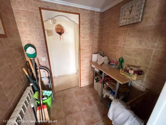 SE VENDE CHALET CON APARTAMENTO INDEPENDIENTE - VALENCIA