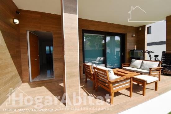 PRECIOSO, NUEVO Y MODERNO CHALET CON GARAJE, ASCENSOR, TERRAZA Y TRASTERO - CASTELLON