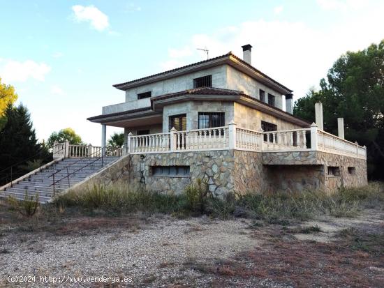 Chalet con piscina en Totana, zona de Los Huertos. - MURCIA