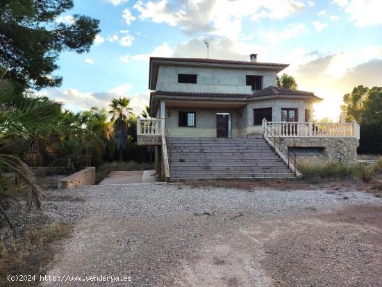 Chalet con piscina en Totana, zona de Los Huertos. - MURCIA