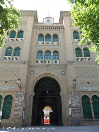  PISAZO AMPLIO , MUY LUMINOSO EN ZONA PZ TOROS , SOLAMENTE PARA CHICAS DE CARRERA O MÁSTER - GRANADA 