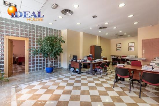 Magnífico local de 240 m2 en Camino Bajo de Huetor - GRANADA