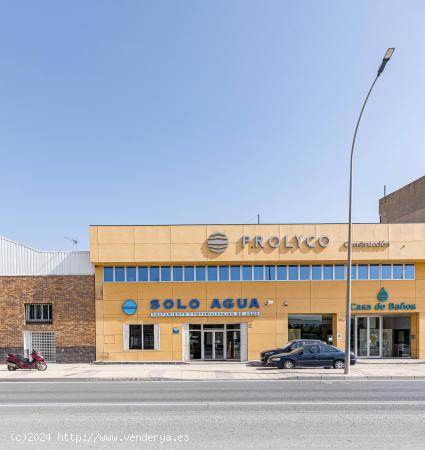 Nave Industrial con Almacén, Oficinas y Zona de Exposición - MURCIA