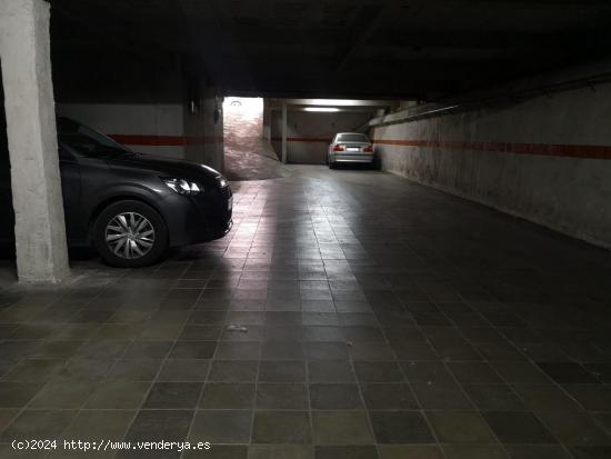 PACK DE 5 PLAZAS DE PARKING EN ZONA ESCOLES - BARCELONA