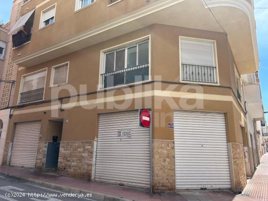 Local con entresuelo en venta - ALICANTE