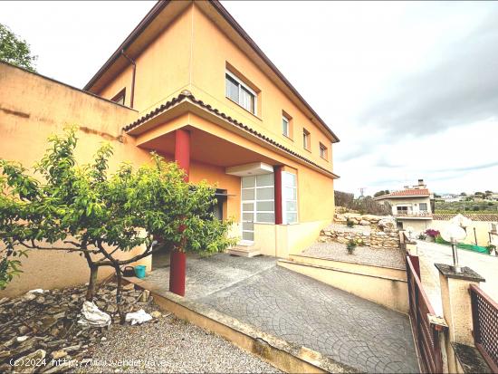  CASA INDEPENDIENTE CON DOS VIVIENDAS EN VILOBÍ DEL PENEDÉS - BARCELONA 