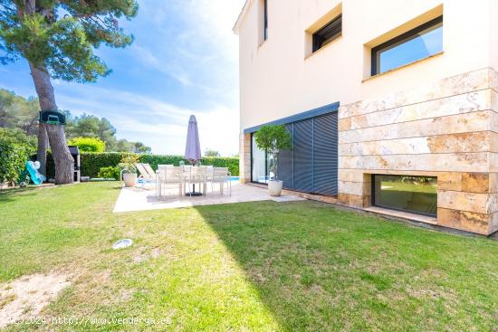 IMPRESIONANTE CASA EN VENTA CON LICENCIA TURISTICA EN LA URBANIZACION DE VALLPINEDA, SITGES - BARCEL