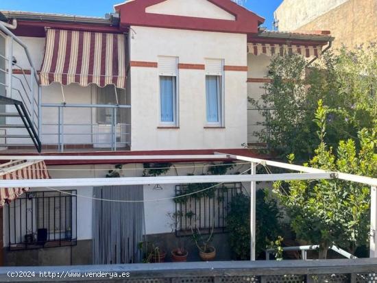 GRAN CASA EN EL CENTRO DE OTURA!! - GRANADA