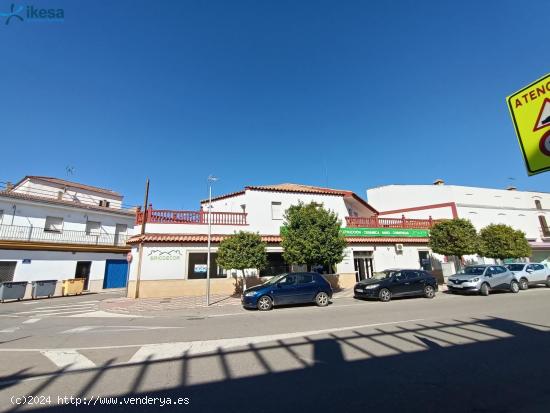 Local comercial en esquina y dos pisos en Fuente Palmera (Córdoba) - CORDOBA