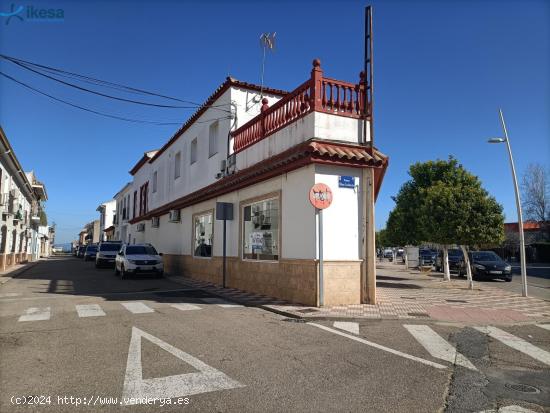 Local comercial en esquina y dos pisos en Fuente Palmera (Córdoba) - CORDOBA