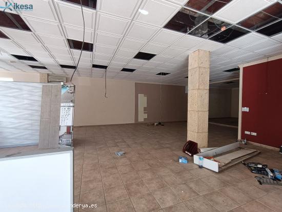 Local comercial en esquina y dos pisos en Fuente Palmera (Córdoba) - CORDOBA