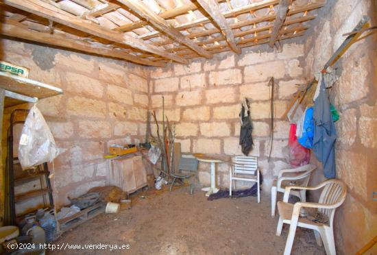 Finca rústica con casa de campo con vistas a la Serra de Tramuntana en Llubi - BALEARES