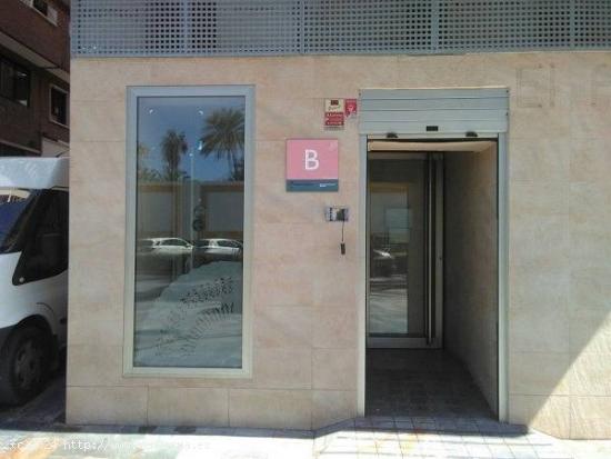 VENTA LOCAL COMERCIAL ZONA CENTRO. CALLE REAL - MURCIA