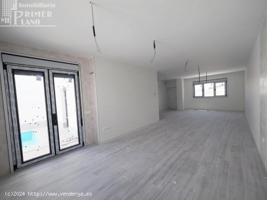 Oportunidad de compra, vivienda tipo chalet nuevo a estrenar, de 3 dorm, 3 baños, garaje y piscina.